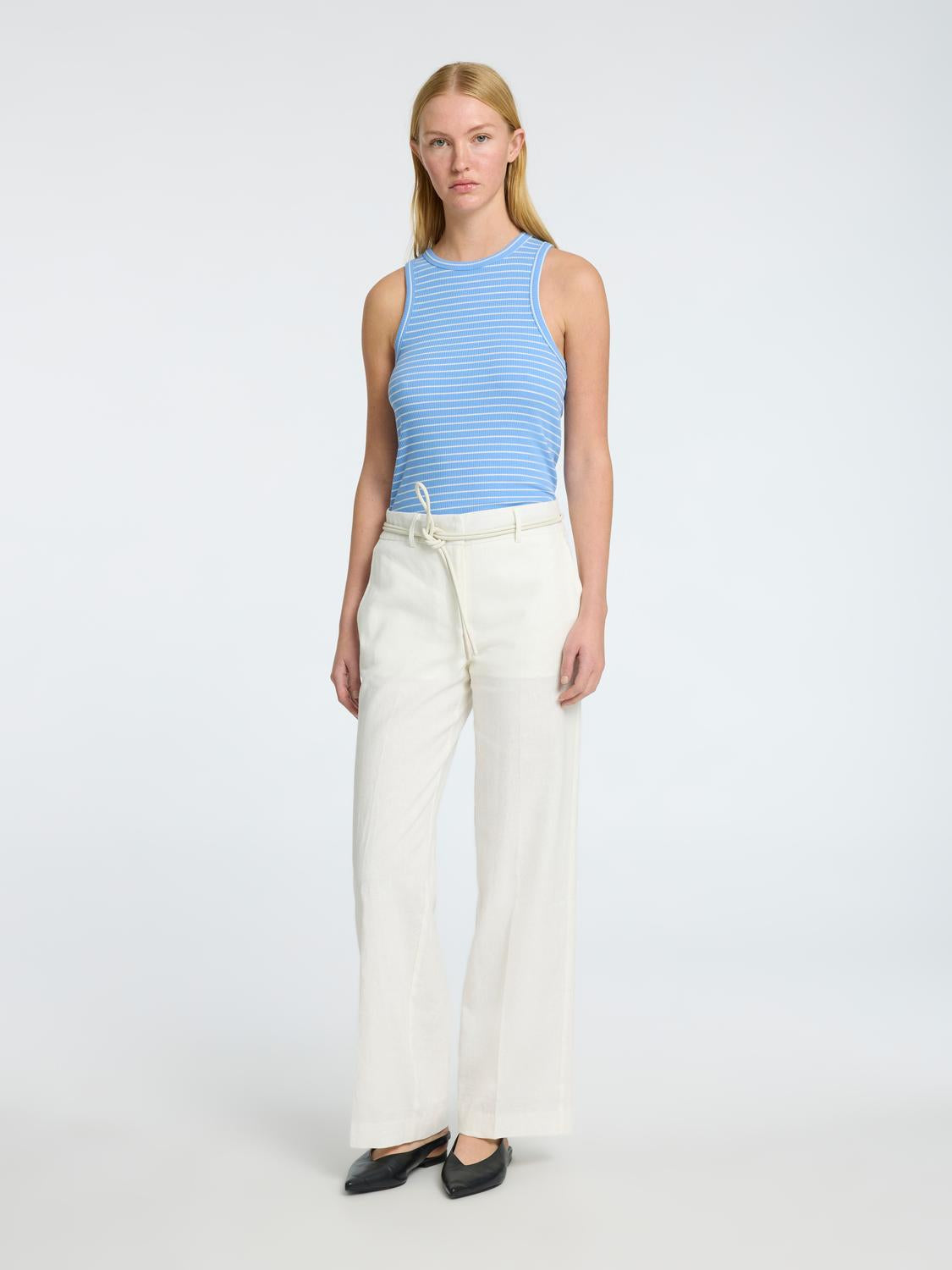 model_shot-front_full